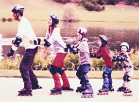 FAMILY SKATING